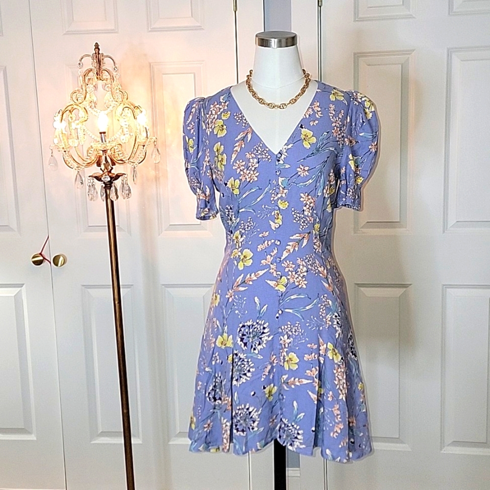 NWT, ASTR - The Label. Periwinkle Merci Floral Puff Sleeve Mini Dress. Size Sm